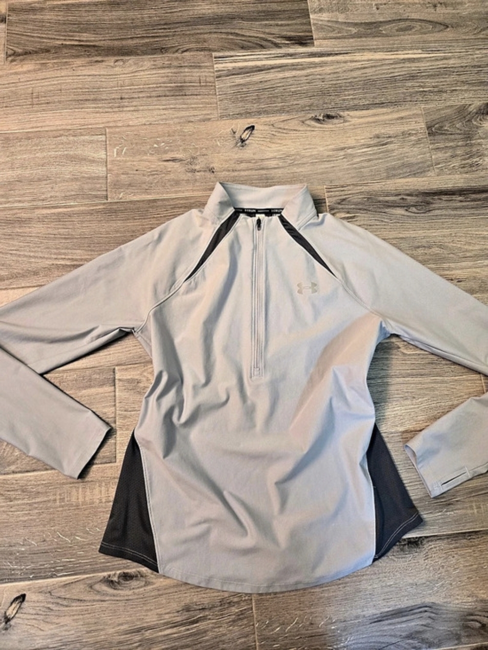 Under Armour HeatGear 1/4 Zip Quarter Zip Athletic Top Gray Medium Like New